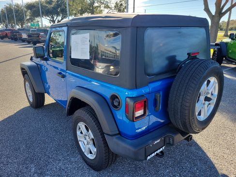 Used 2021 Jeep Wrangler Sport image 3