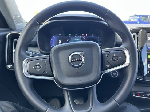 Used 2024 Volvo XC40 B5 Core AWD/4WD image 22