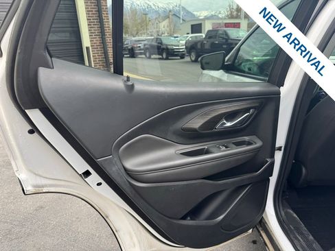 Used 2022 GMC Terrain SLE w/ Driver Convenience Package image 15