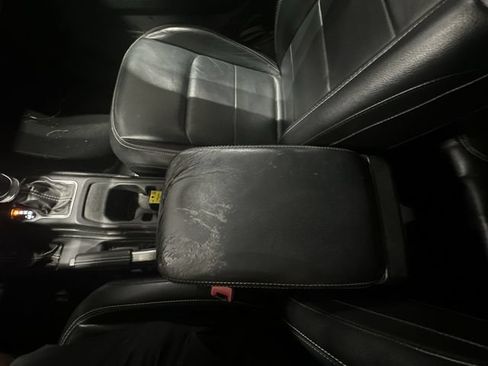 Used 2018 Jeep Wrangler Unlimited Sahara AWD/4WD image 28