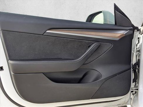 Used 2023 Tesla Model 3 Standard Range image 10