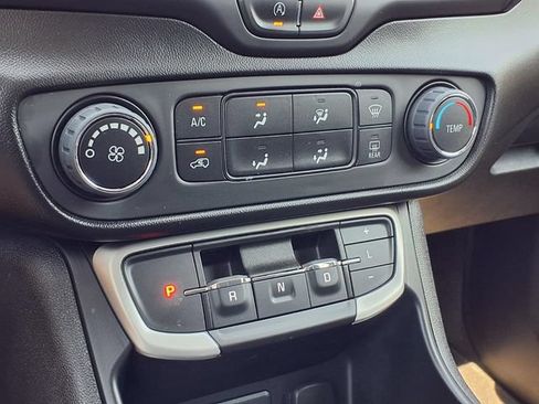 Used 2023 GMC Terrain SLE AWD/4WD image 10