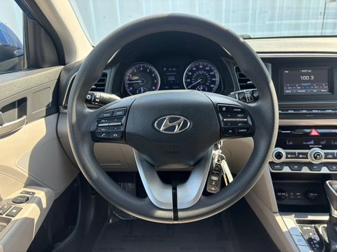 Used 2020 Hyundai Elantra SE FWD image 19