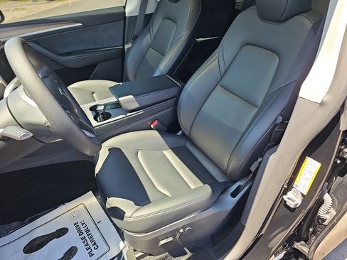 Used 2023 Tesla Model Y Long Range image 16