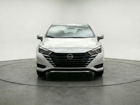 Used 2025 Nissan Versa SV image 2