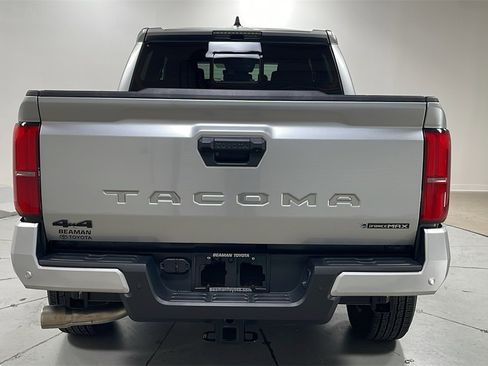 Used 2025 Toyota Tacoma TRD Sport image 4