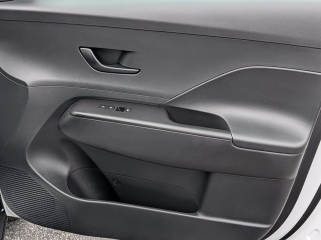 Used 2025 Hyundai Kona SE FWD image 13