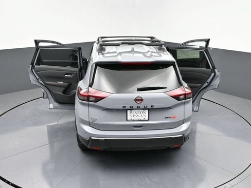 Used 2025 Nissan Rogue SV AWD/4WD image 45