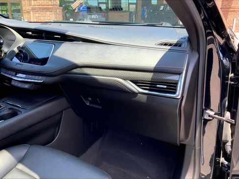 Used 2020 Cadillac XT4 Sport w/ Cold Weather Package FWD image 19