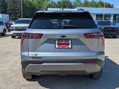 New 2026 Chevrolet Equinox LT image 3