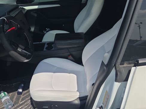 Used 2022 Tesla Model Y Performance AWD/4WD image 6