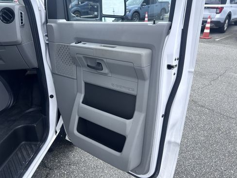 Used 2022 Ford E-350 and Econoline 350 Super Duty RWD image 10
