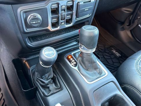 Used 2020 Jeep Gladiator Sport w/ Quick Order Package 24S AWD/4WD image 15