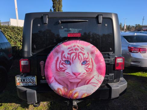 Used 2017 Jeep Wrangler Unlimited Sahara w/ Connectivity Group image 3