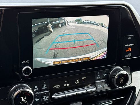 Used 2025 Toyota Highlander LE image 21