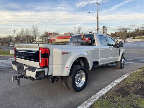 Used 2025 Ford F450 Platinum w/ FX4 Off-Road Package image 4
