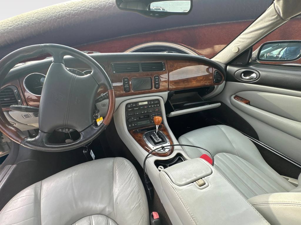 Used 2004 Jaguar XK8 Convertible RWD image 11
