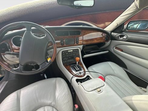 Used 2004 Jaguar XK8 Convertible RWD image 11