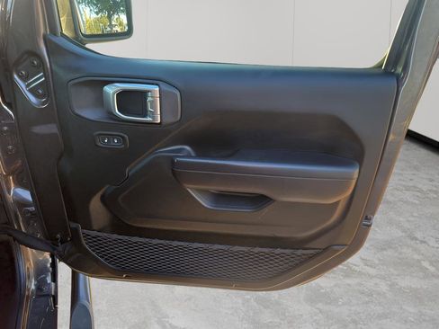 Used 2020 Jeep Gladiator Sport w/ Quick Order Package 23S image 11