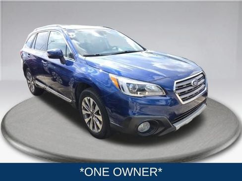 Used 2017 Subaru Outback 2.5i Touring AWD/4WD image 2
