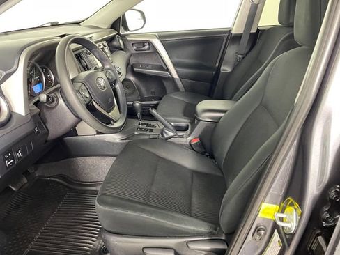 Used 2016 Toyota RAV4 LE AWD/4WD image 2