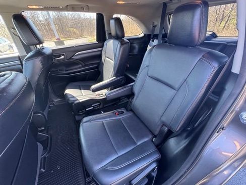 Used 2018 Toyota Highlander Limited image 13