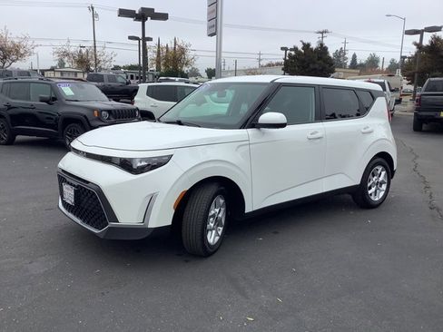 Used 2024 Kia Soul LX w/ Option Group 015 image 5