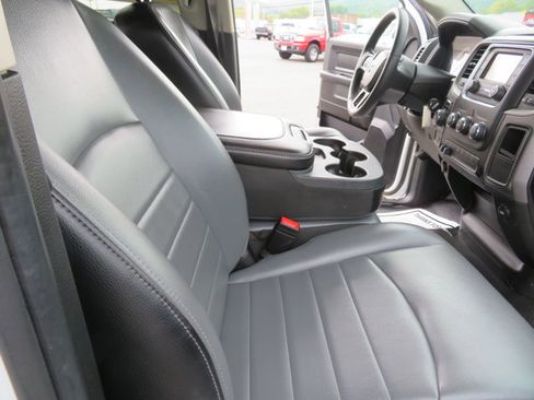 Used 2022 RAM 1500 Tradesman w/ Chrome Appearance Group image 18