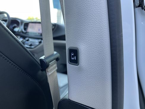 Used 2024 Chrysler Pacifica Touring-L image 36