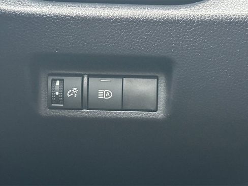 Used 2025 Toyota RAV4 XLE image 31