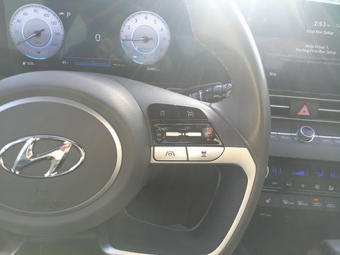 Used 2023 Hyundai Elantra SEL w/ Convenience Package image 21