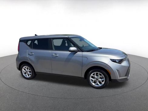 Used 2025 Kia Soul LX w/ LX Technology Package image 2
