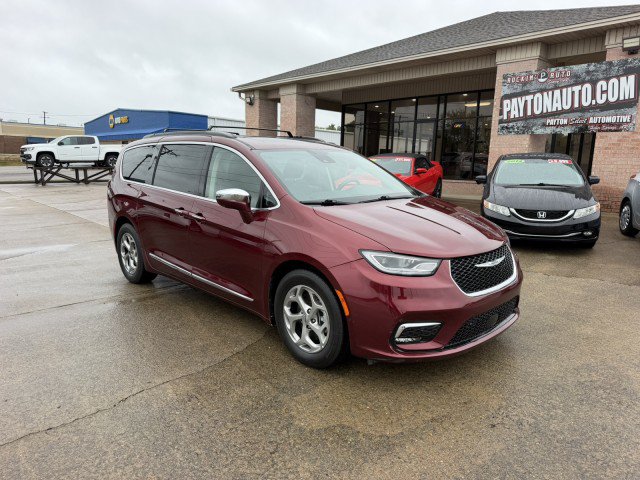 Used 2022 Chrysler Pacifica Limited FWD image 2