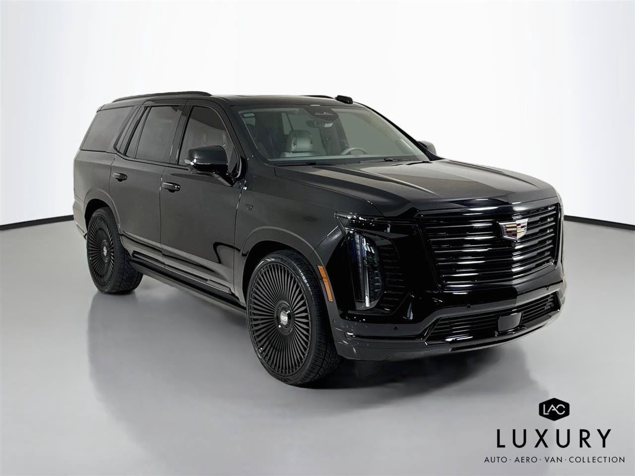 Used 2025 Cadillac Escalade Premium Luxury Platinum AWD/4WD image 2