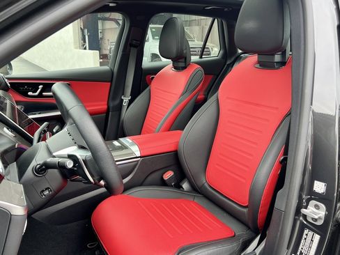 Used 2024 Mercedes-Benz GLC 43 AMG 4MATIC image 21