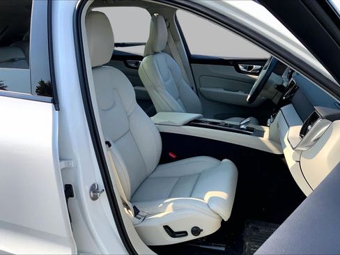 Used 2024 Volvo XC60 B5 Ultimate w/ Protection Package Premier AWD/4WD image 9