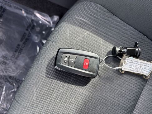 Used 2025 Toyota RAV4 XLE image 22