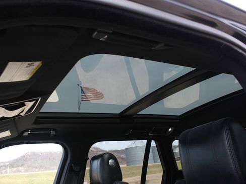 Used 2015 Land Rover Range Rover HSE image 26