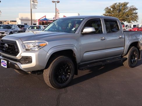 Used 2022 Toyota Tacoma TRD Off-Road image 8