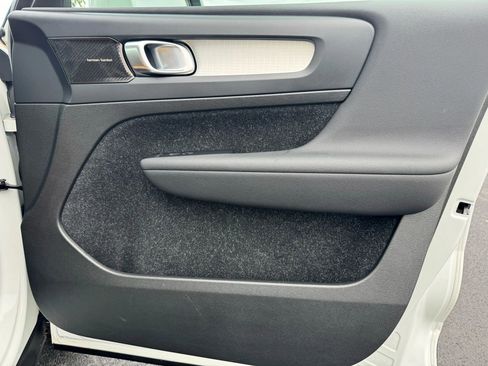 Used 2020 Volvo XC40 T5 Momentum w/ Protection Package Premier AWD/4WD image 42