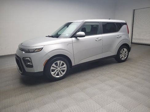 Used 2020 Kia Soul LX FWD image 2