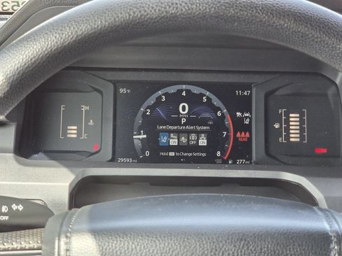 Used 2025 Toyota Tacoma SR5 AWD/4WD image 15