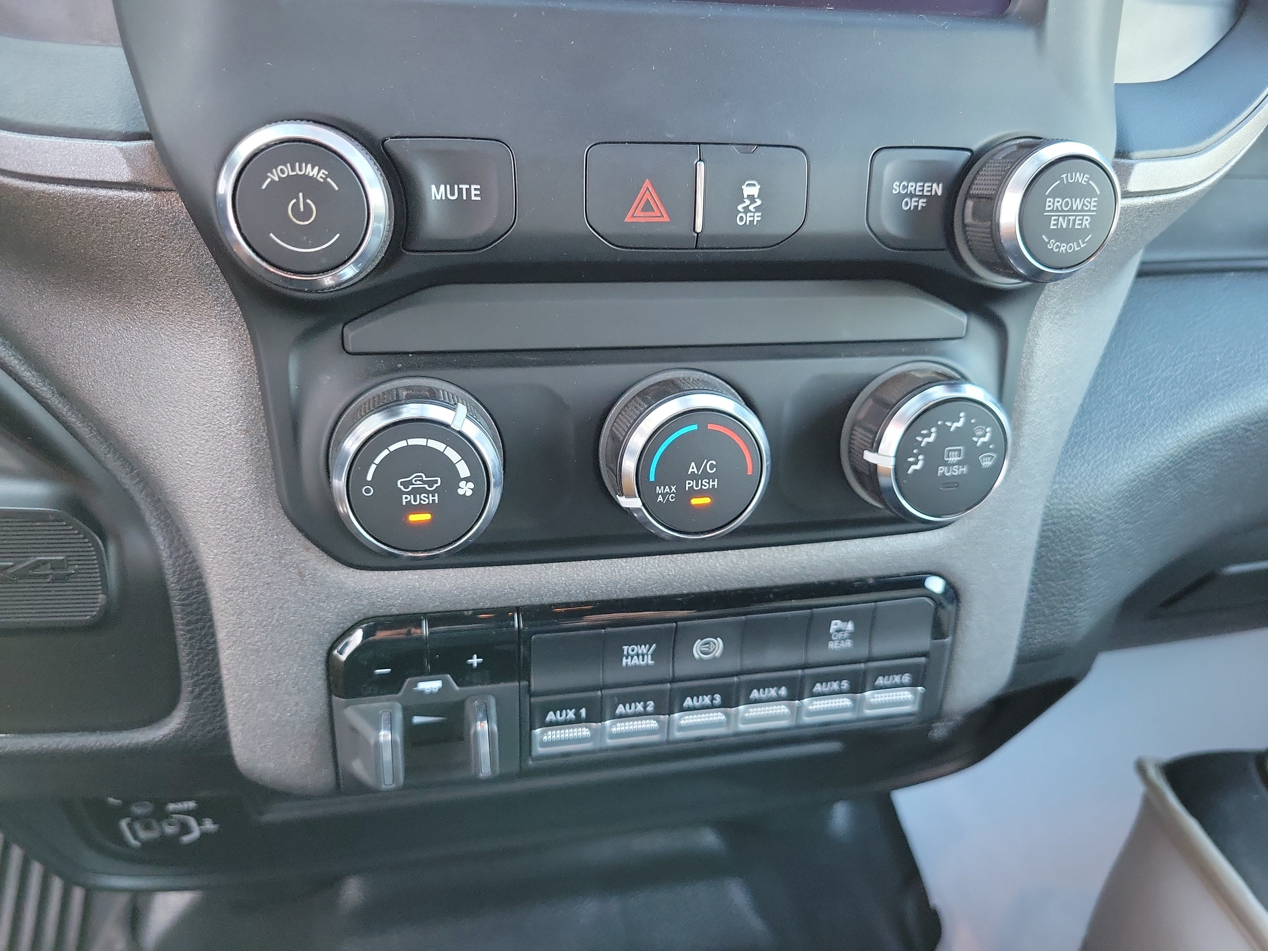 Used 2024 RAM 2500 Tradesman w/ Chrome Appearance Group AWD/4WD image 18