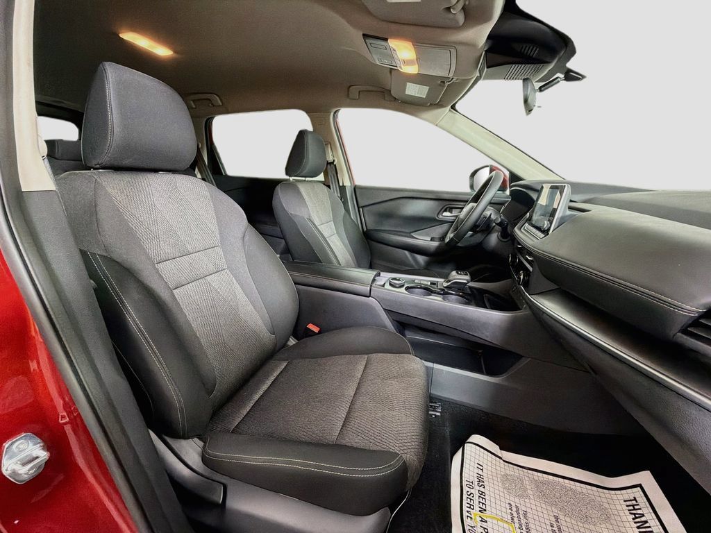 Used 2025 Nissan Rogue SV AWD/4WD image 27