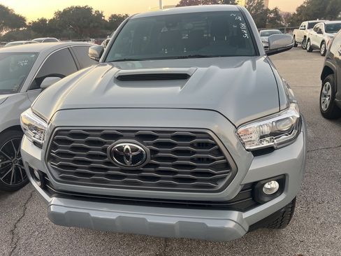 Used 2021 Toyota Tacoma TRD Sport image 2