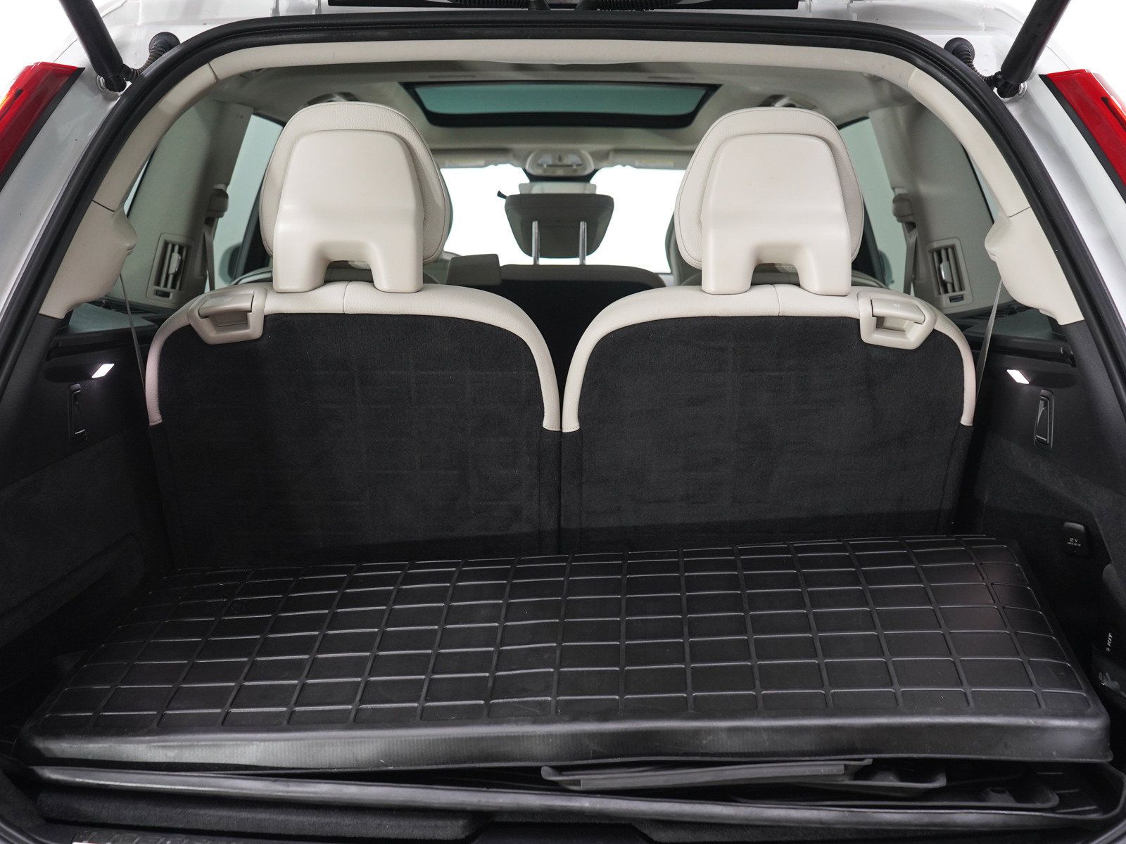 Used 2023 Volvo XC90 B6 Plus w/ Protection Package Premier AWD/4WD image 10