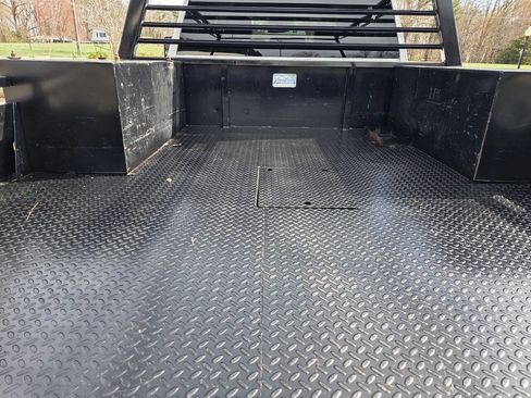 Used 2023 GMC Sierra 3500 Pro w/ Convenience Package image 8