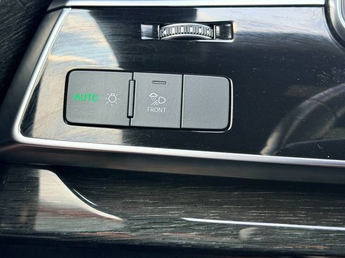 Used 2019 Audi Q8 Premium Plus w/ Premium Plus AWD/4WD image 36