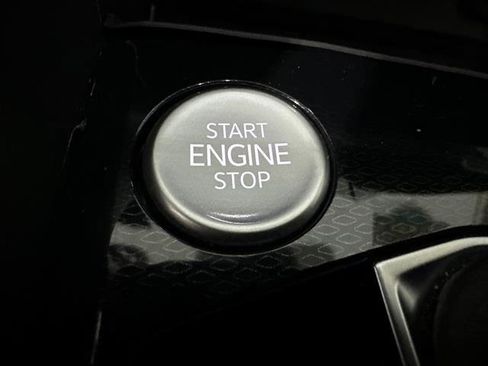 Certified 2025 Volkswagen Taos SE image 30