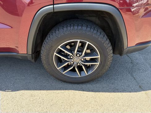 Used 2019 Jeep Grand Cherokee Limited AWD/4WD image 25